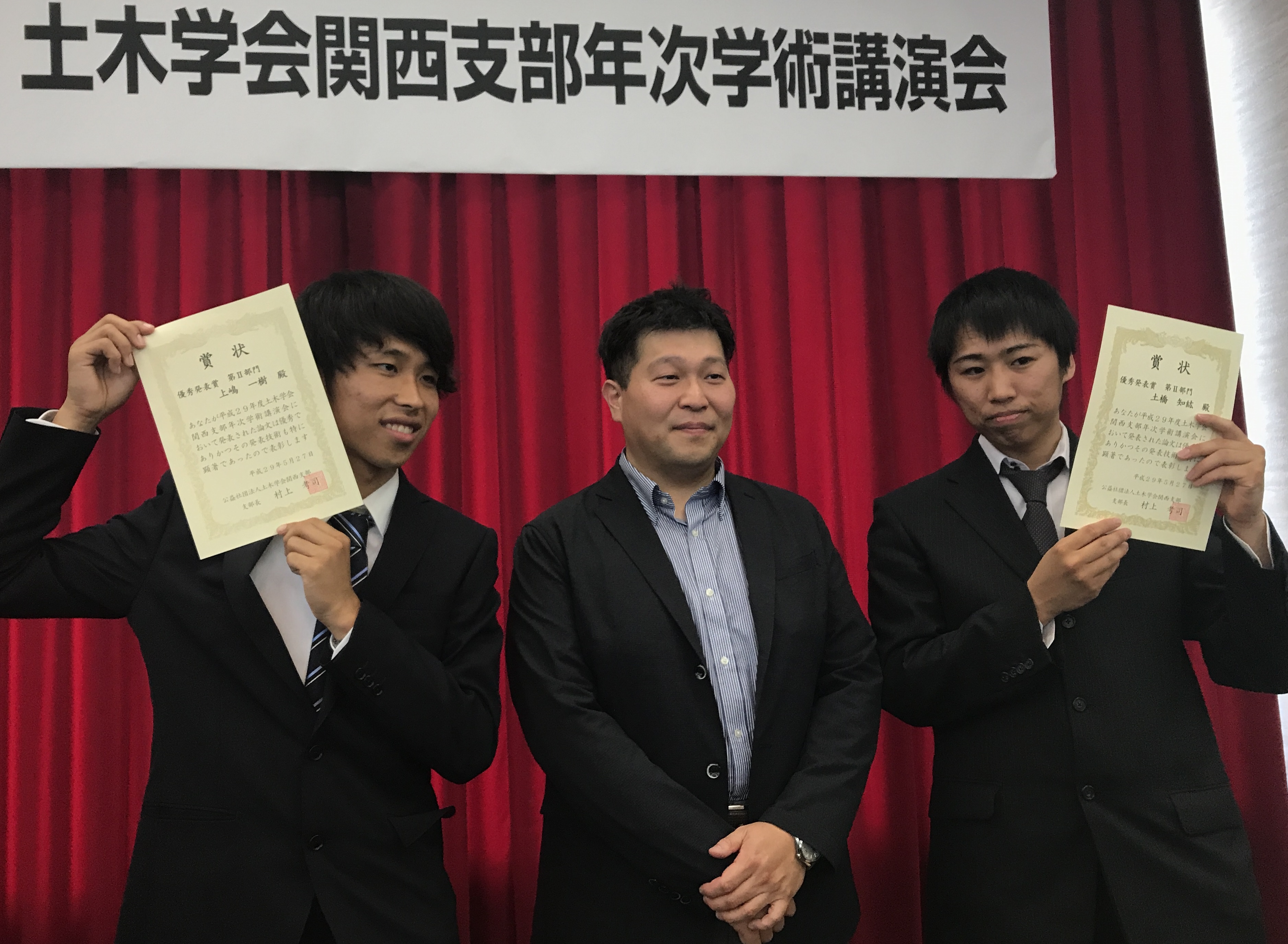 受賞した上嶋君＆土橋君と山口先生